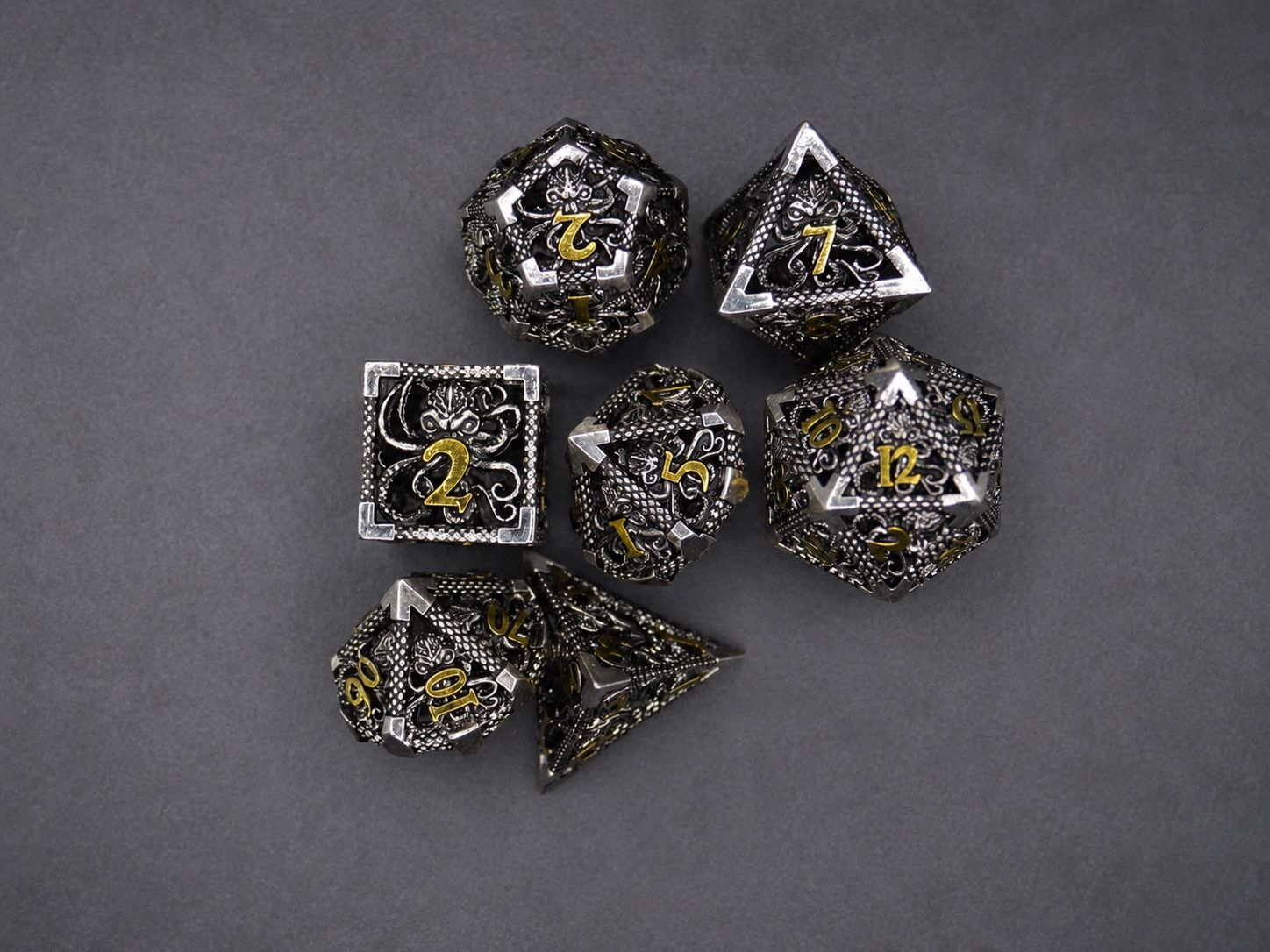 Set de Dés Métal Creux Cthulhu — Argent